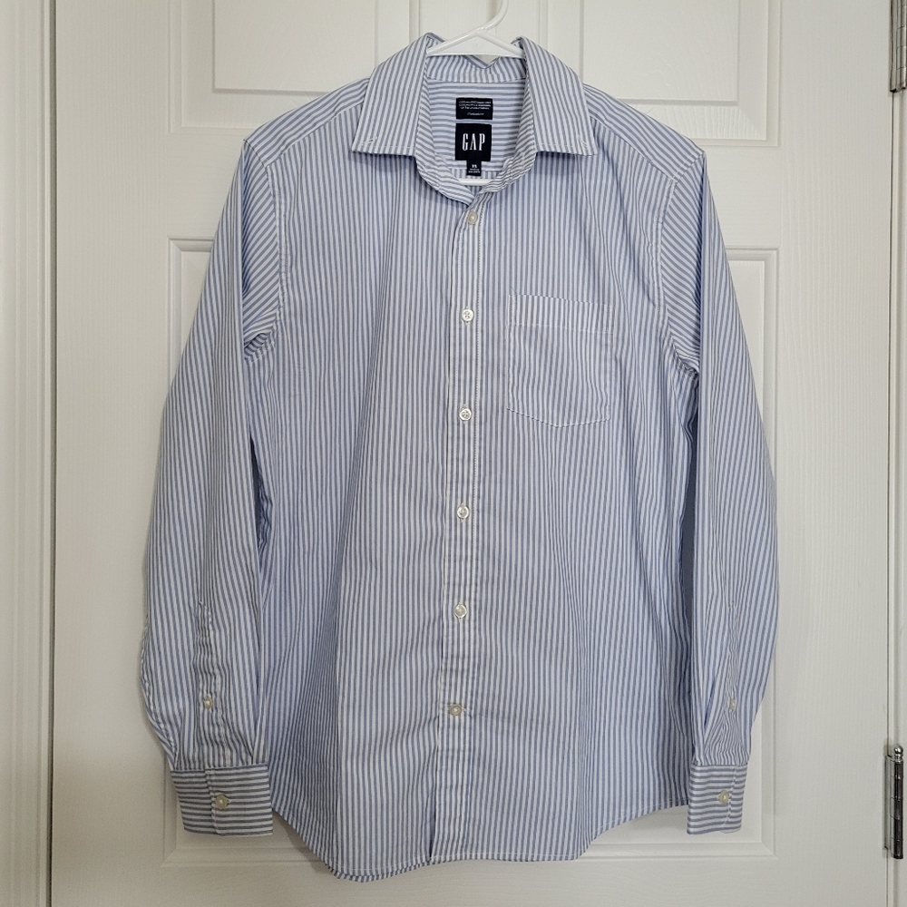 GAP Men's XS Standard Fit Dress Shirt Blue and White Stripes